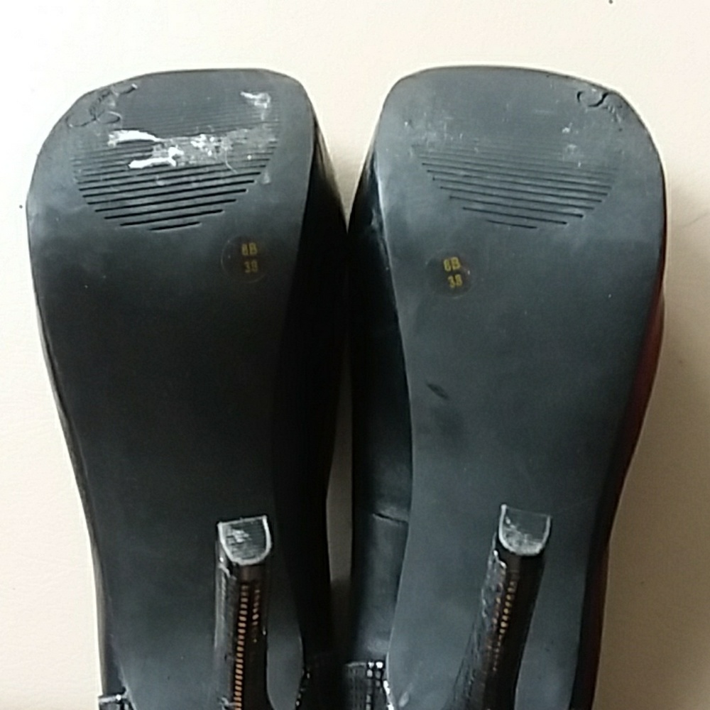 Shoes - Picture 3 of 7